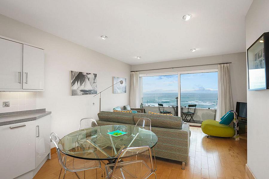 6 Dunsandel, 43 Beach Road