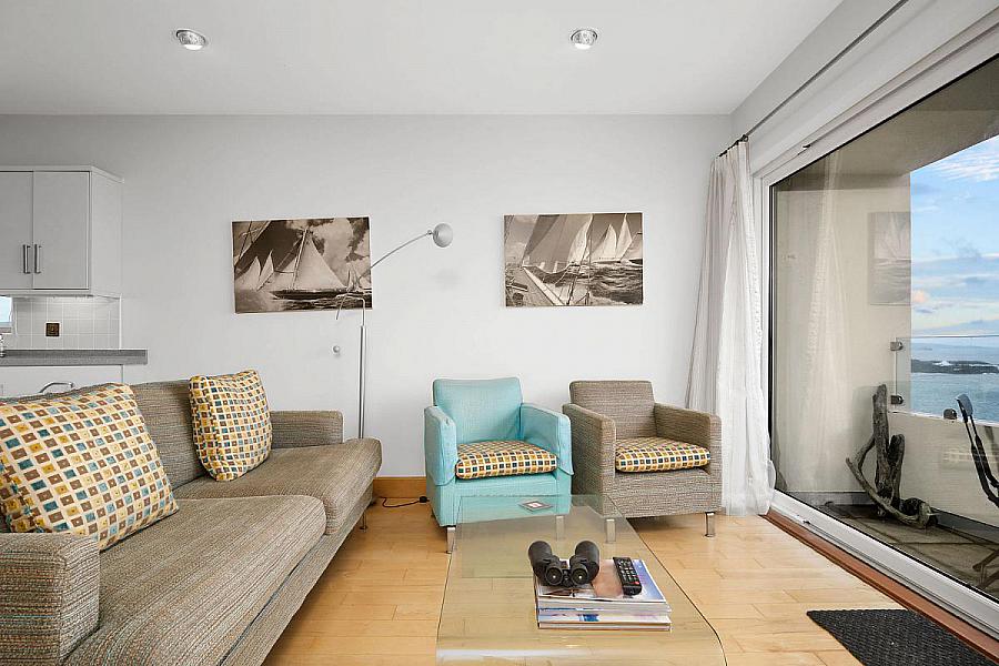 6 Dunsandel, 43 Beach Road