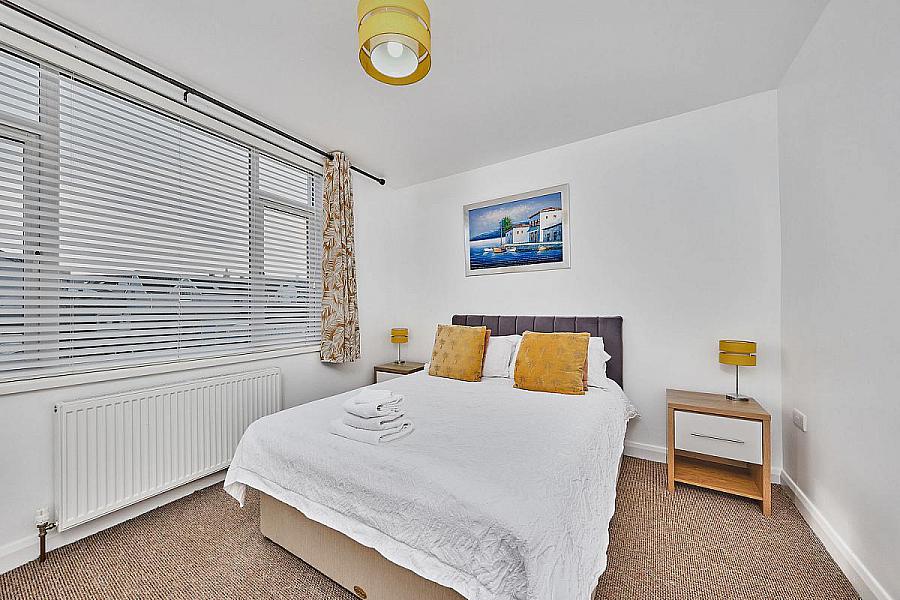 Apartment 2, 27 Eglinton Street