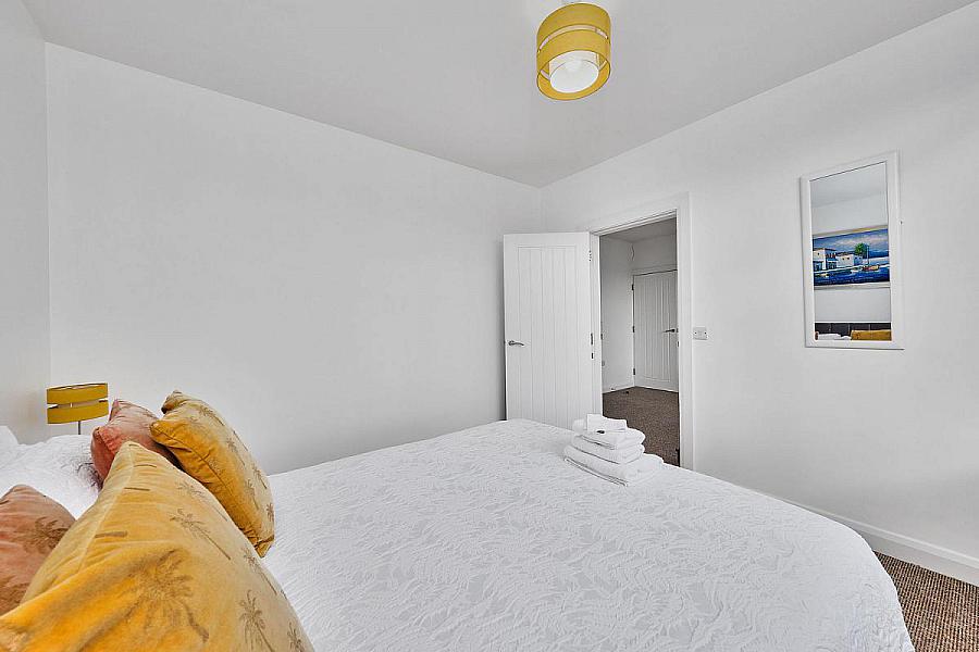 Apartment 2, 27 Eglinton Street