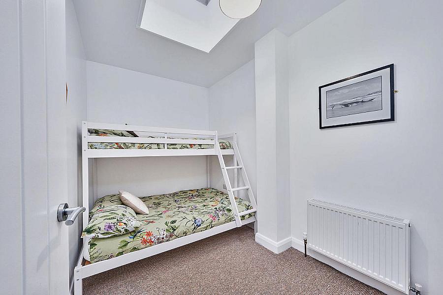 Apartment 2, 27 Eglinton Street