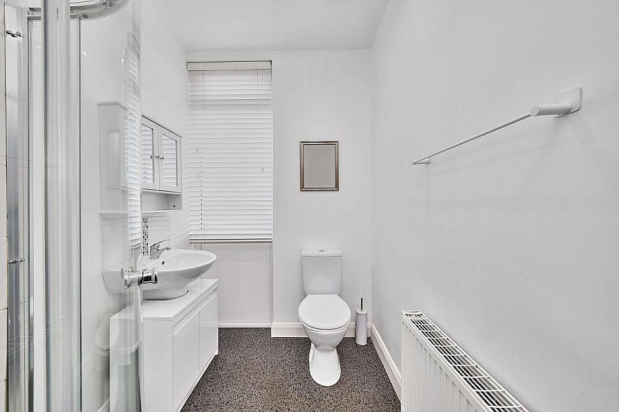 Apartment 2, 27 Eglinton Street