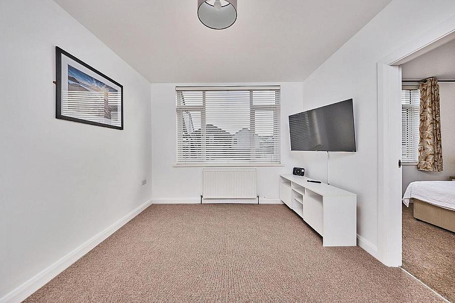 Apartment 2, 27 Eglinton Street