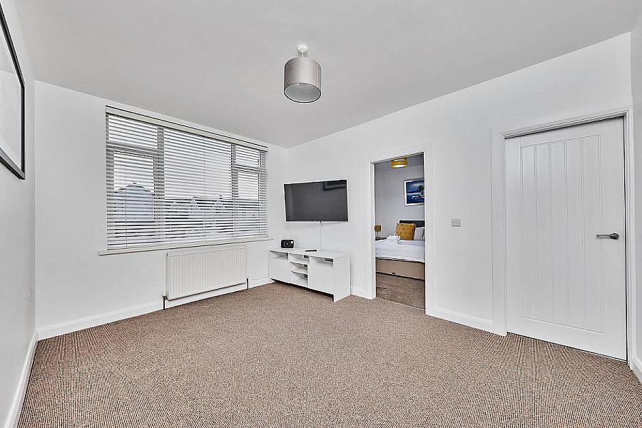 Apartment 2, 27 Eglinton Street