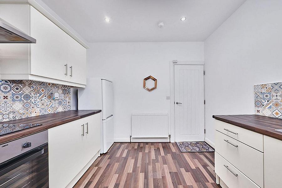 Apartment 2, 27 Eglinton Street