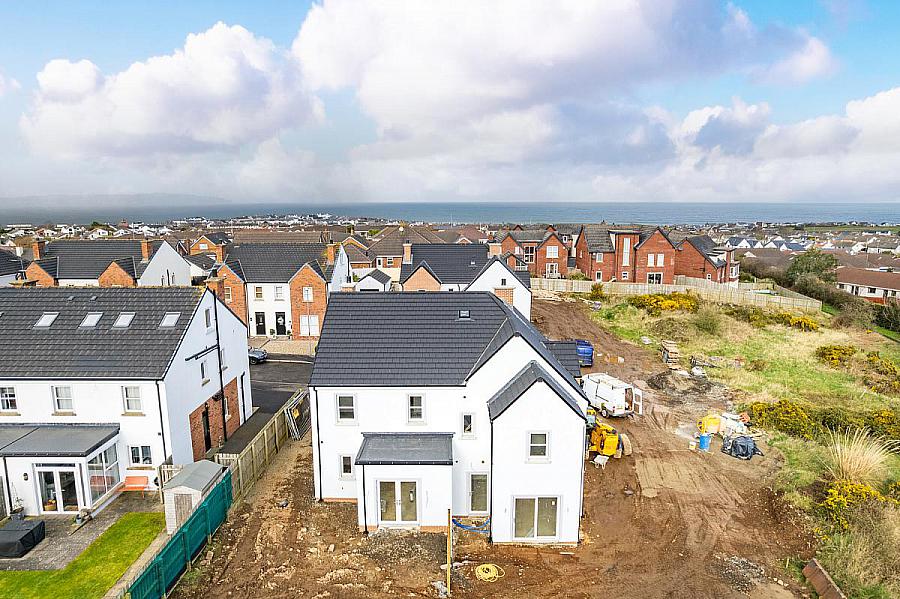 12 Rockland Crescent