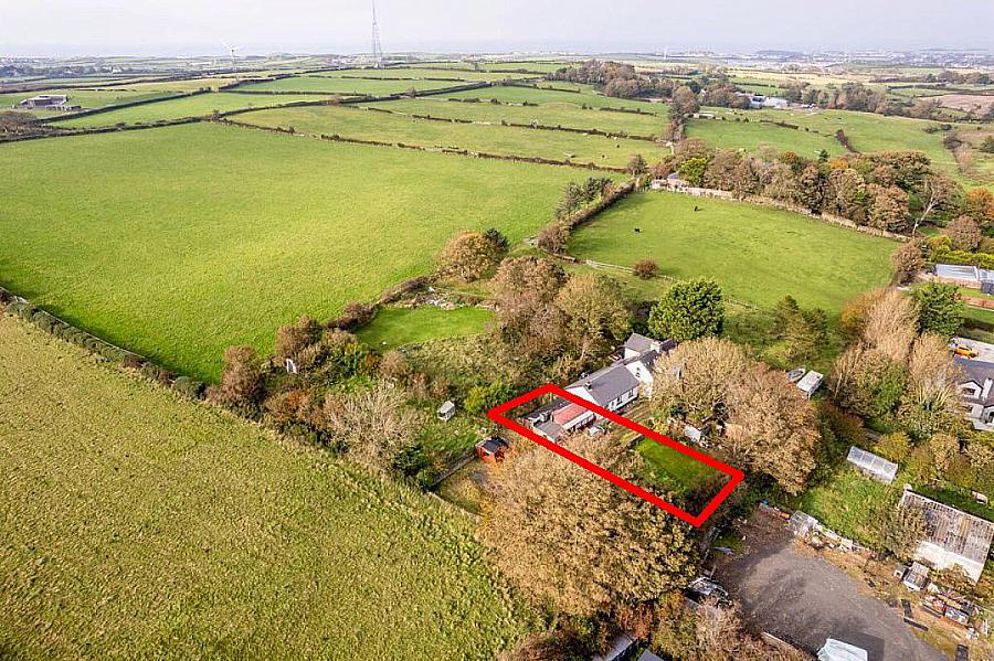 Cottage & Land At 10 Maddy Benny Park