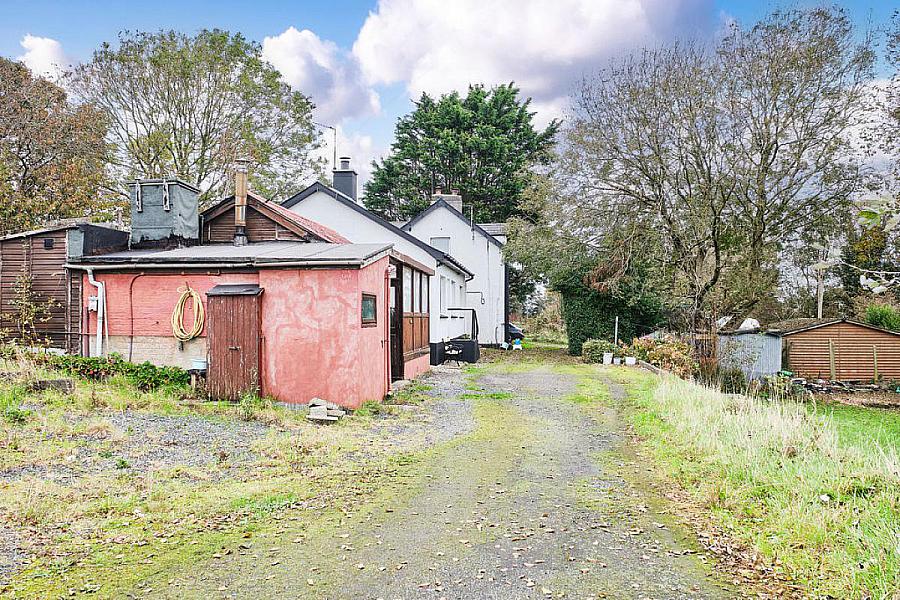 Cottage & Land At 10 Maddy Benny Park