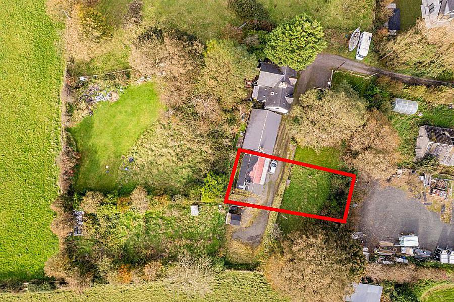 Cottage & Land At 10 Maddy Benny Park