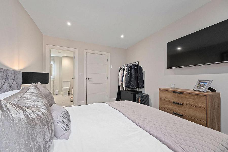 8 Castlelinn, 2-6 Bath Road