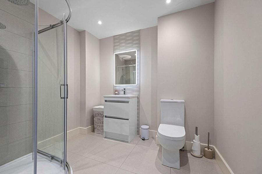 8 Castlelinn, 2-6 Bath Road