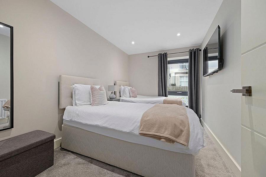 8 Castlelinn, 2-6 Bath Road