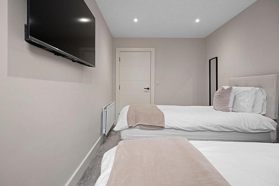 8 Castlelinn, 2-6 Bath Road