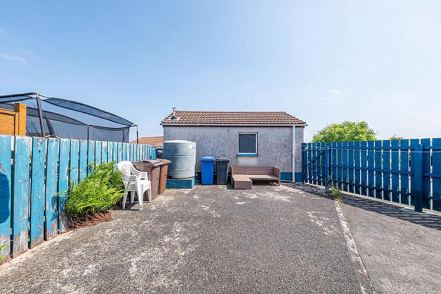 14 Dunsuivnish Avenue