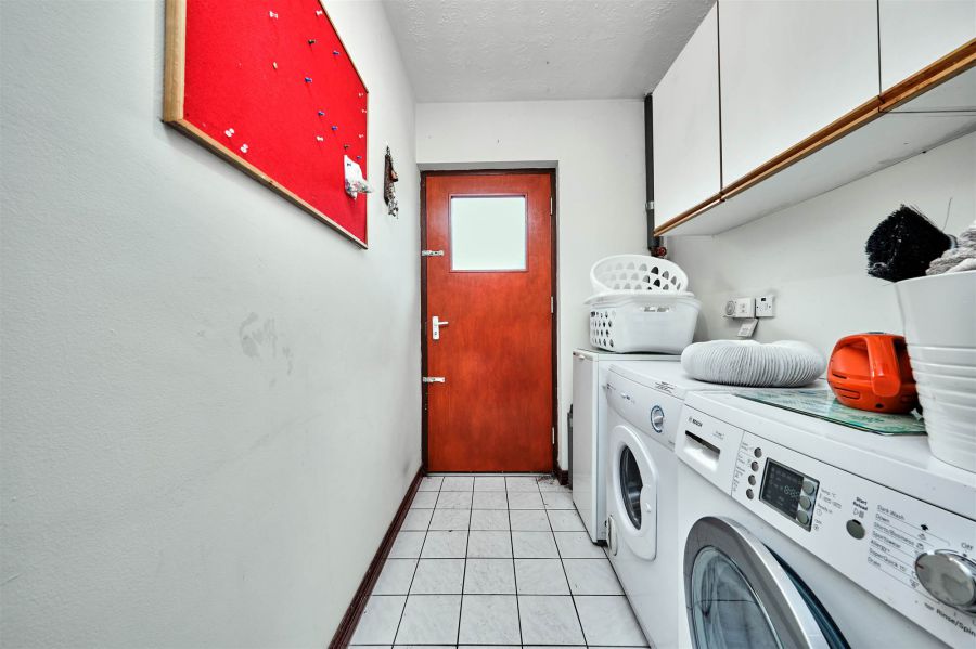 36 Girona Avenue
