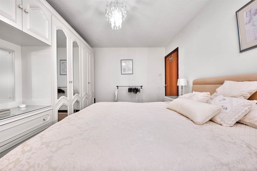 36 Girona Avenue