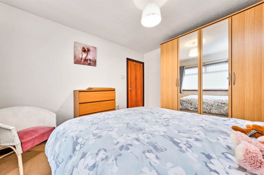 36 Girona Avenue