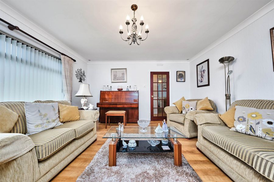 36 Girona Avenue