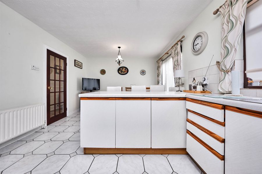 36 Girona Avenue