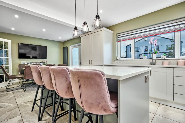 9 Meadow Park
