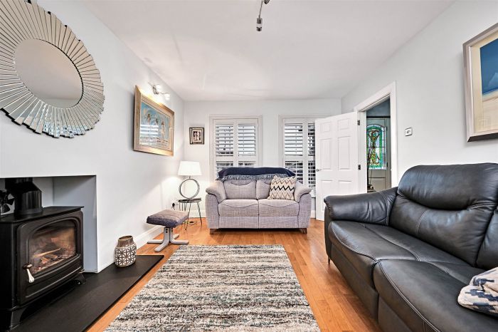 9 Meadow Park