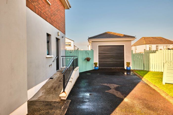 9 Meadow Park