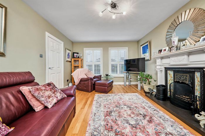9 Meadow Park