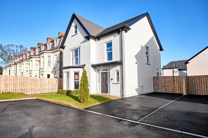 1 Boundary Lodge Lane
