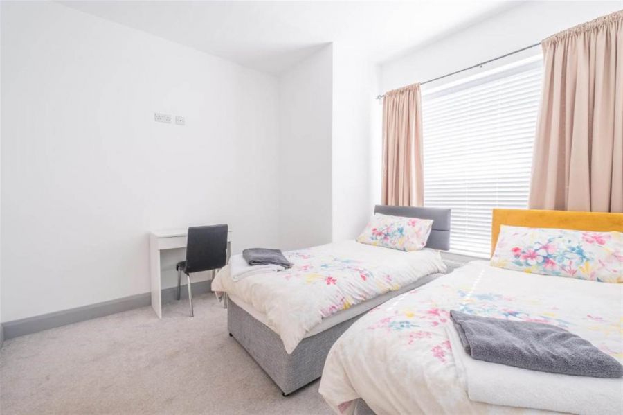Apt 1, 75 Eglinton Street