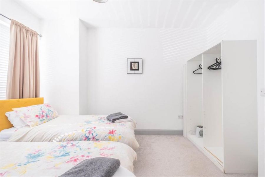 Apt 1, 75 Eglinton Street