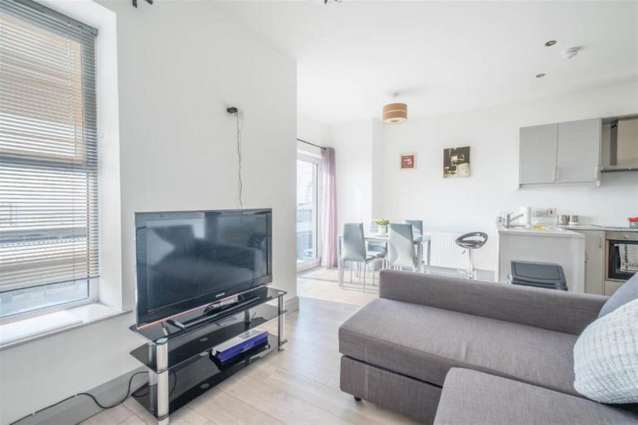Apt 1, 75 Eglinton Street