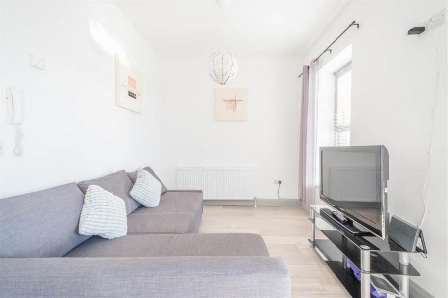 Apt 1, 75 Eglinton Street