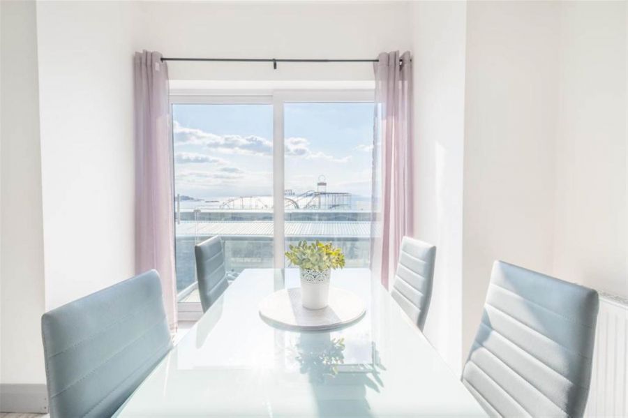 Apt 1, 75 Eglinton Street