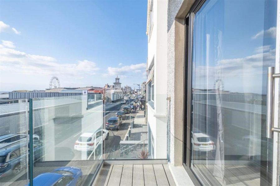 Apt 1, 75 Eglinton Street