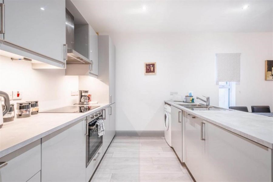 Apt 3, 75 Eglinton Street