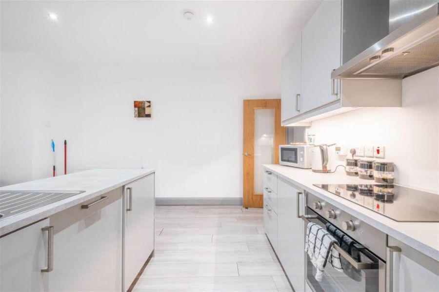 Apt 3, 75 Eglinton Street