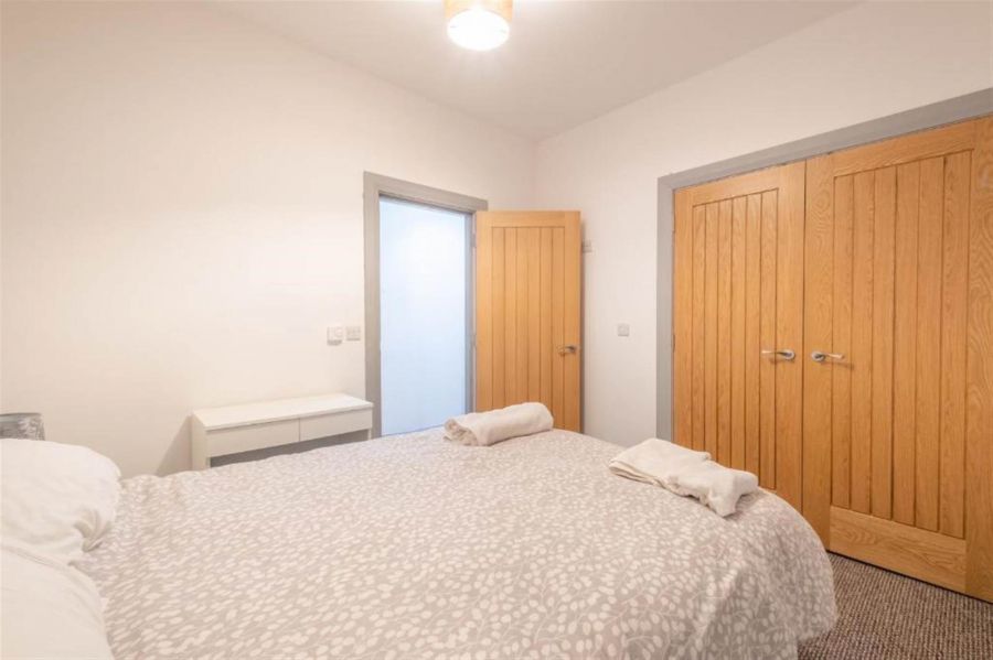 Apt 3, 75 Eglinton Street