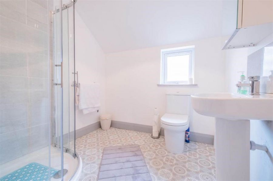 Apt 3, 75 Eglinton Street