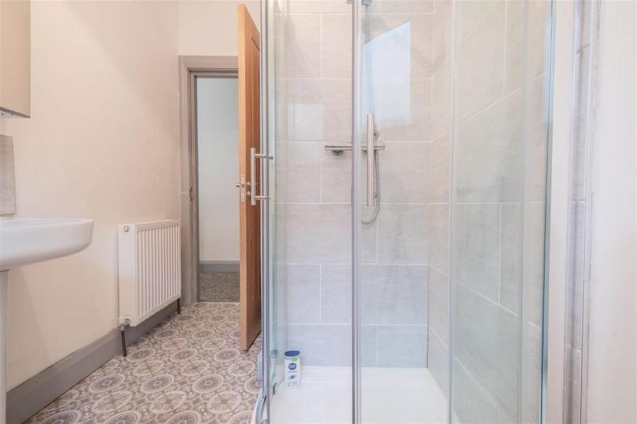 Apt 3, 75 Eglinton Street