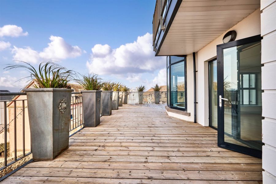 3 Heathmount View