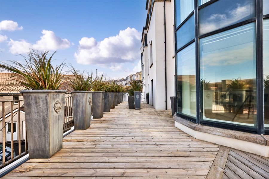 3 Heathmount View