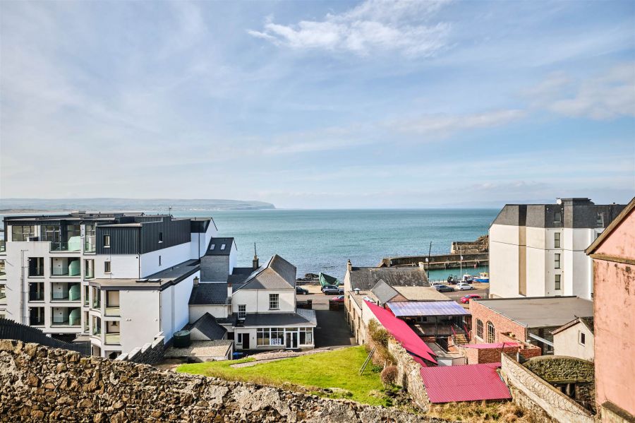 3 Heathmount View