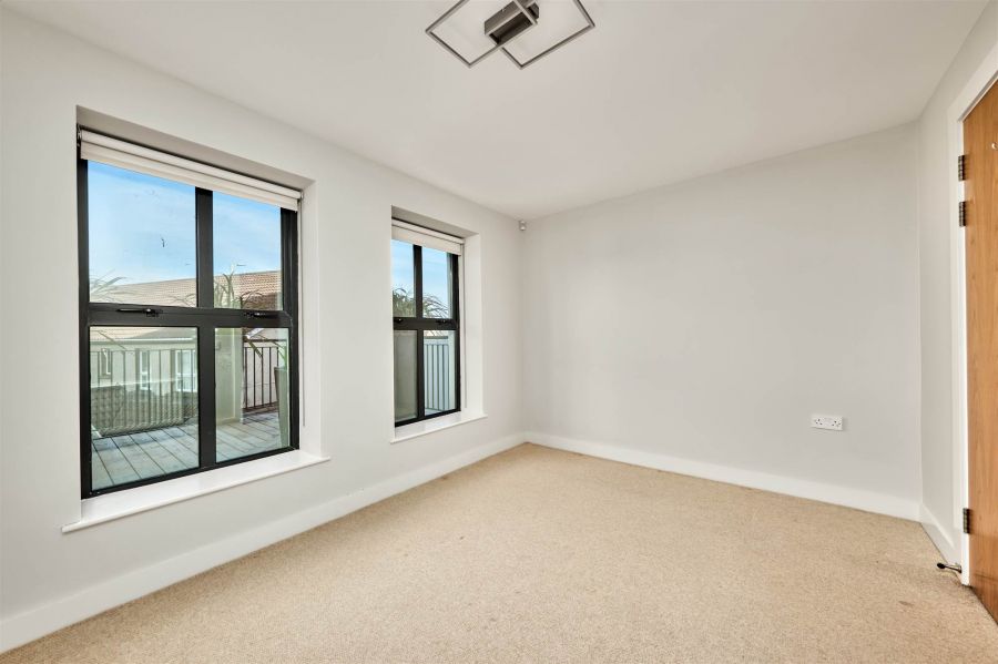 3 Heathmount View