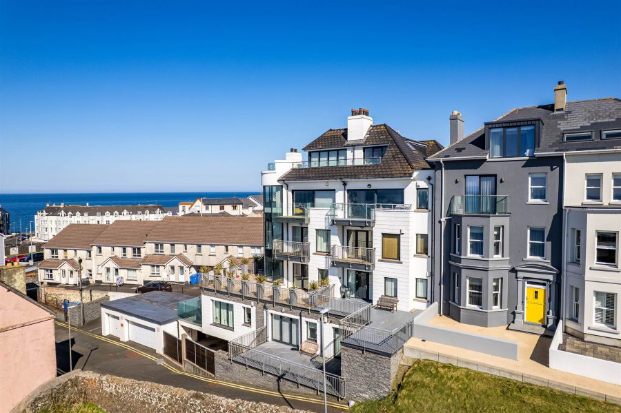3 Heathmount View