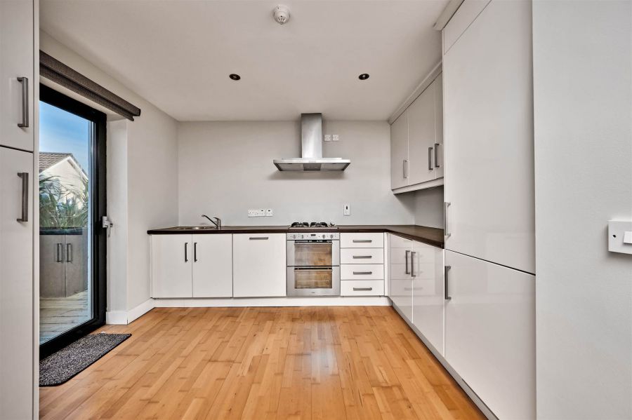 3 Heathmount View