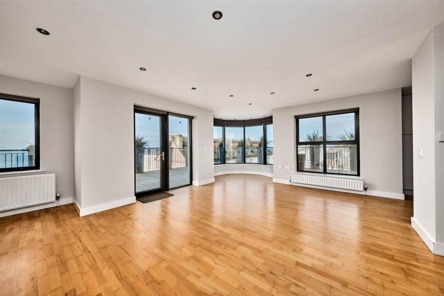 3 Heathmount View