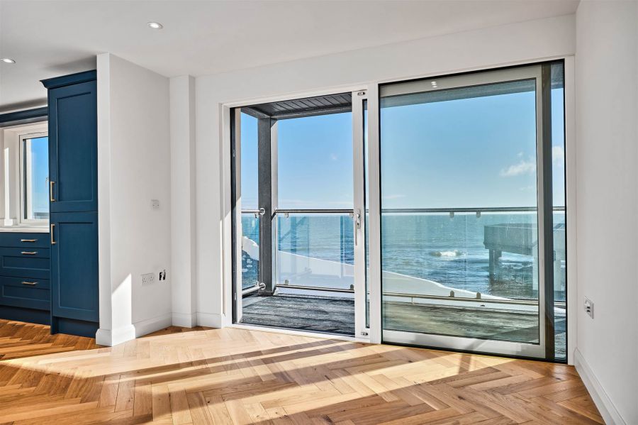 Apt 1, 5 Harbour Road