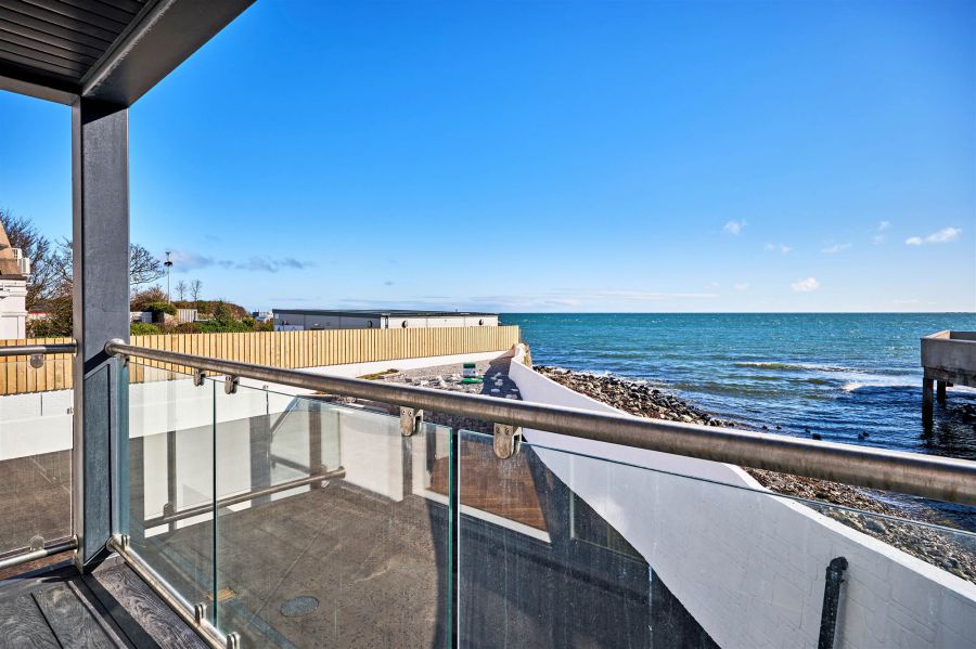 Apt 1, 5 Harbour Road