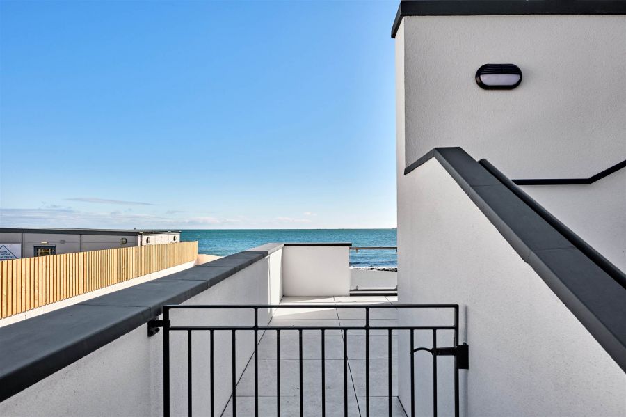 Apt 1, 5 Harbour Road