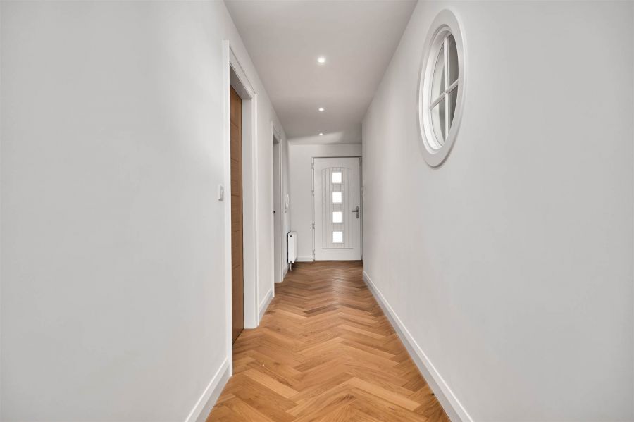 Apt 1, 5 Harbour Road
